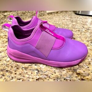 Clove Solo Electric Violet Size 8.5 women’s / 7 men’s